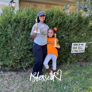 Meet your Posher, Deedee